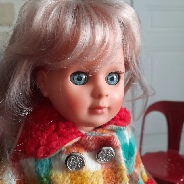 Belle poupée ancienne modes et travaux marie françoise + chaussures