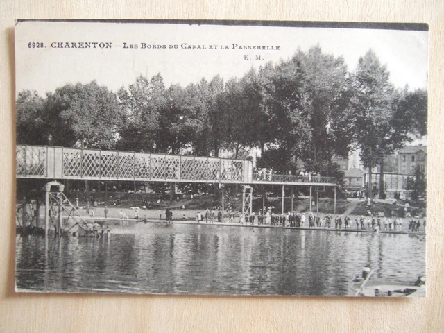 Cpa Charenton (94) Les Bords Du Canal Et La Passerelle. Animee
