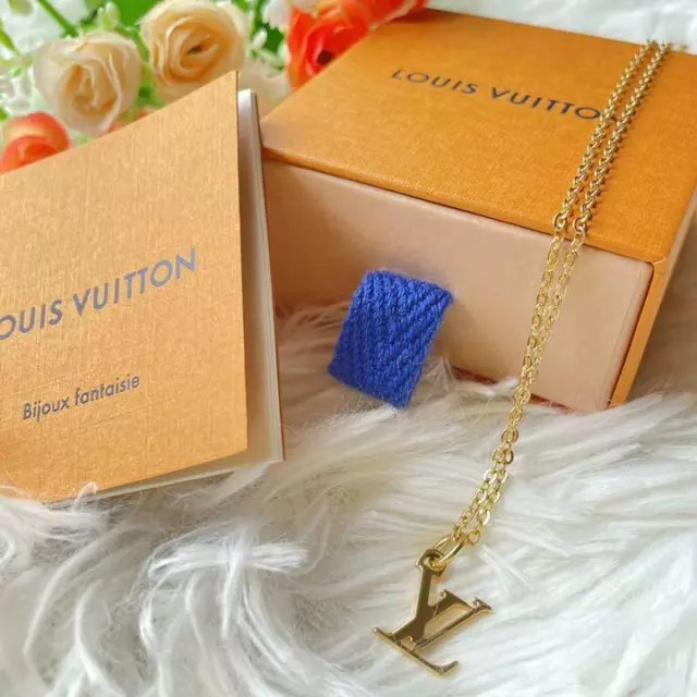 LOUIS VUITTON Ring Necklace Monogram_Monogram / Plating / Silver / With Box  / Storage Bag / M62485 / 2020 Silvery Silver-plated ref.430266 - Joli Closet