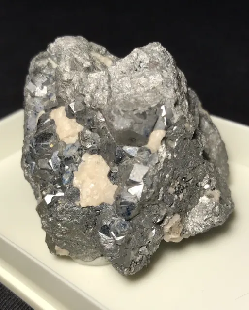 Mineral: Skutterudit xx; Aghbar Mine, Bou Azzer, Marokko; ca. 5,5x4,5x3,5 cm