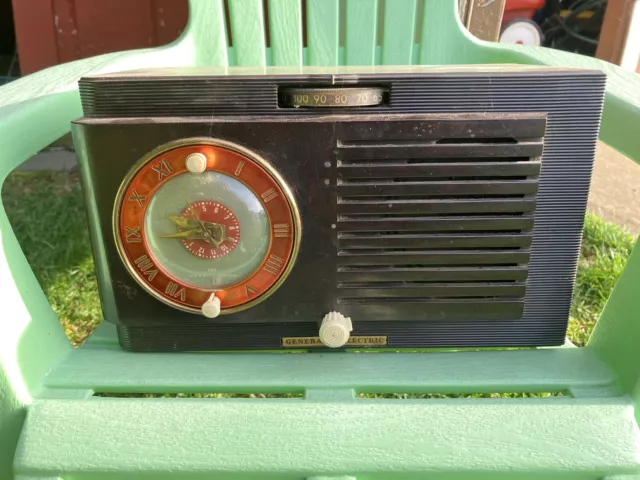 1947 GE General Electric Tube Alarm Clock Radio Model 60, Good Condition