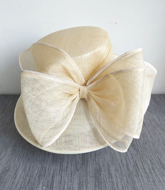 Cappello da giorno House of Fraser crema tesa larga fiocco grande corse matrimonio da donna