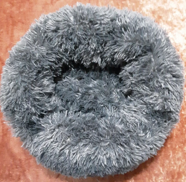 Pet Dog Cat Round Calming Bed Nest. Soft Plush Sleeping Comfy Fluffy Shag textur