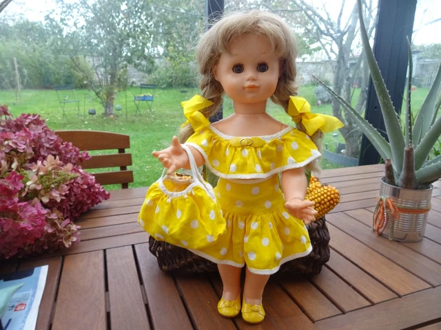 Patron De Couture MODES & TRAVAUX - Robe Trapèze Pour Poupée Émilie (août 2012)