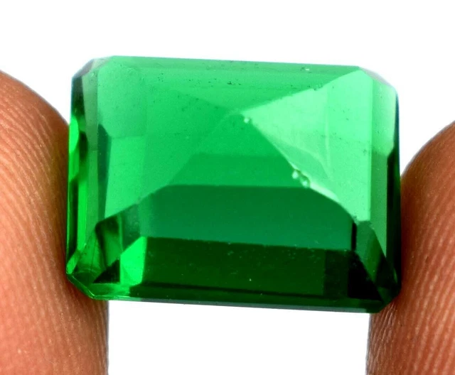 Très beau grenat vert d'Afrique de 8,80 carats avec certificat .