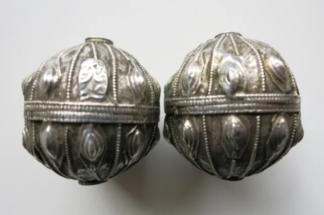 2 anciennes perles ethniques argent massif Yémen = Vintage ethnic silver beads