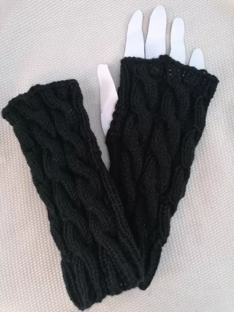 Handstulpen Armstulpen Pulswärmer Fingerloch handgestrickt Zopfmuster Schwarz