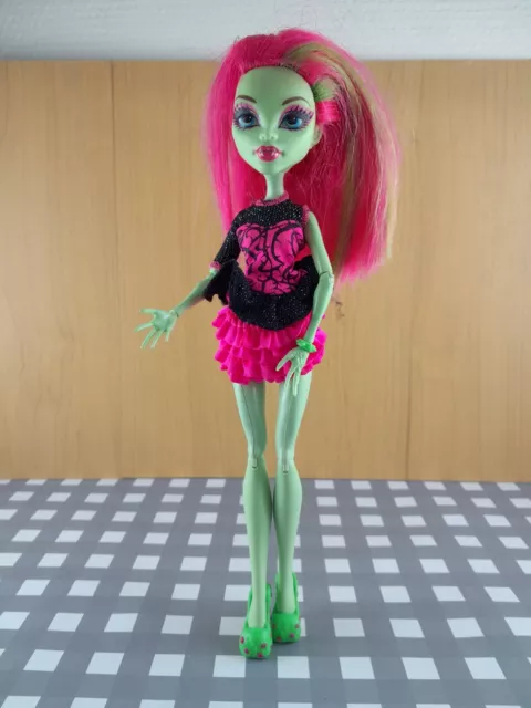 Poupée monster high VENUS MCFLYTRAP night out mattel 28cm