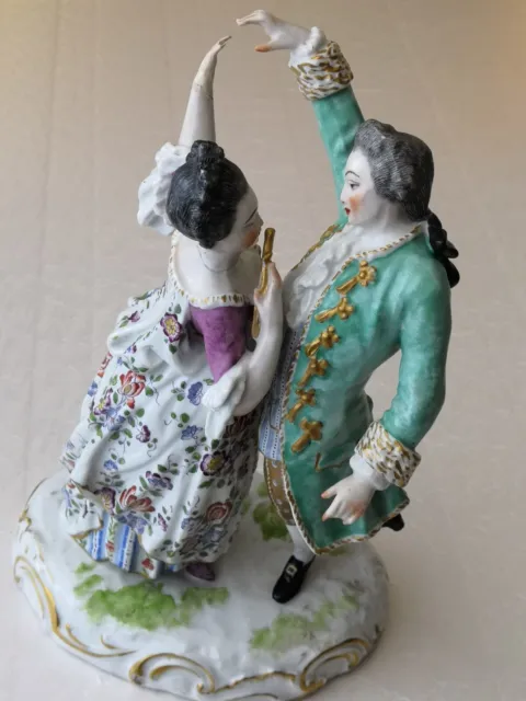 Jolie figurine Porcelaine, couple dansant, signé o