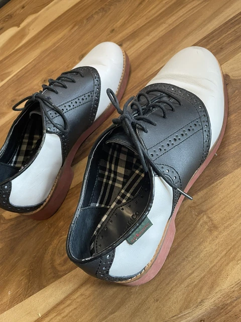 G.H.Bass&Co Size 9M Black and White Saddle Shoe