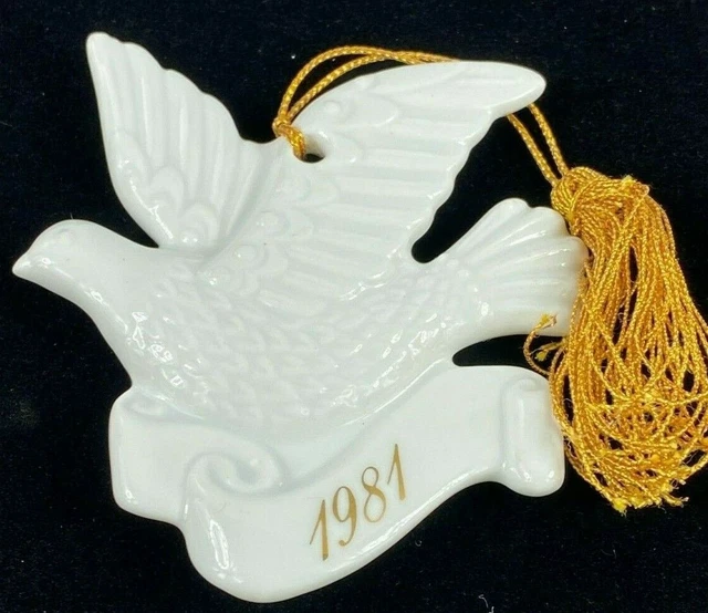 Avon Christmas Rememberance Ceramic Dove Ornament Vintage Dated 1981 W 14K Gold