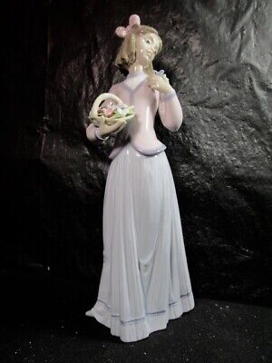 Beautiful Lladro  " Innocence In Bloom " Figurine - Scarce Piece To Find In Box