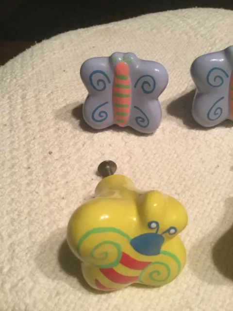 Lot de 4 boutons de poterie jaune bleu pépinière en céramique tire tiroir de lit commode vintage 3