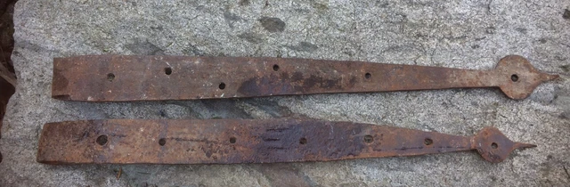 Antique Pair Of Maine Salvage Barn Hinges Wrought Iron Spade Heads 19.5” + 19” 2