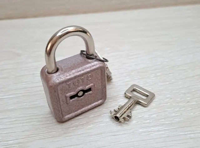 Pink Lock Iron Keys Antique Padlock Key Vintage Style Old Locks Vtg TUTO