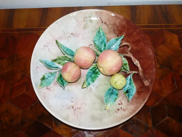 Superbe PLAT Barbotine avec un DECOR en relief de Pommes branches  et feuilles