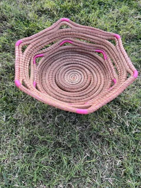 Cestas con aguja de pino para criada