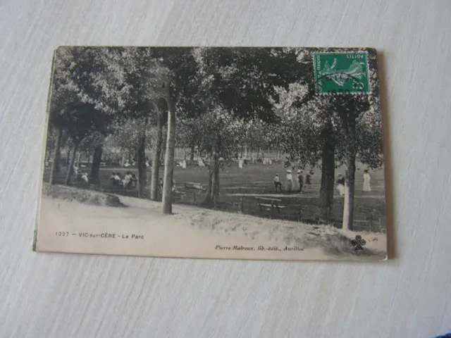carte  postale   vic sur cere  le parc        (ref46  V)