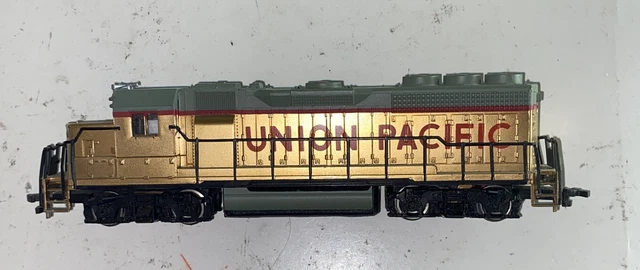 Bachmann HO Train Gold Union Pacific EMD GP40 Powered Diesel Locomotive