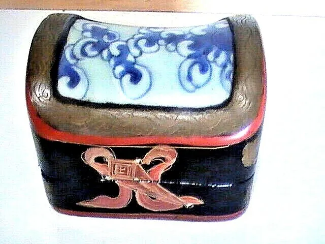 ANTIQUE Chinese Lacquer Box c1900 With c1800 blue & white porcelain Shard Lid