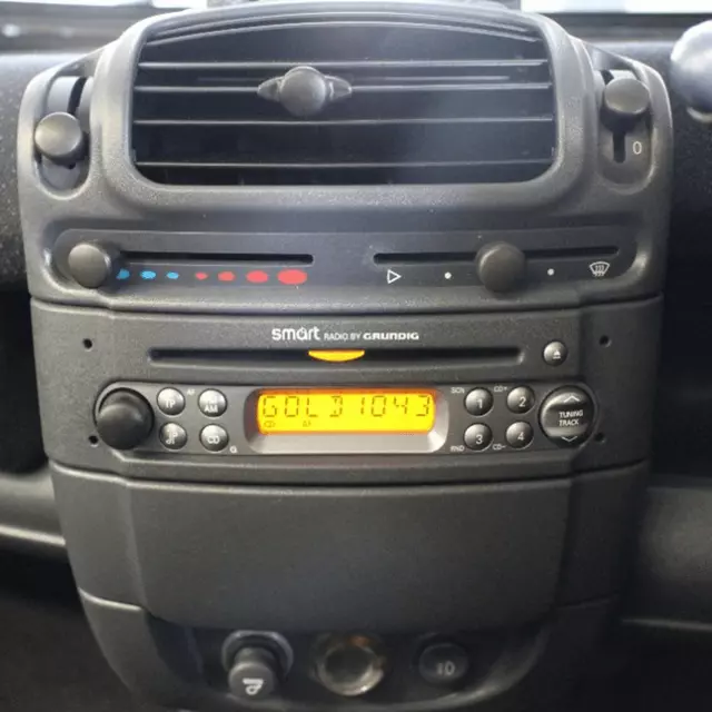 Smart Car Fortwo City Cabrio Coupe 450 Grundig Car Radio Stereo Cd Player & Code
