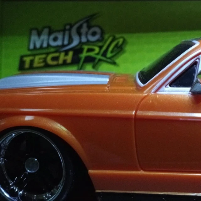 Maisto Remote Controlled Ford Mustang GT 1967 2.4GHz 1/24 Scale - View #6
