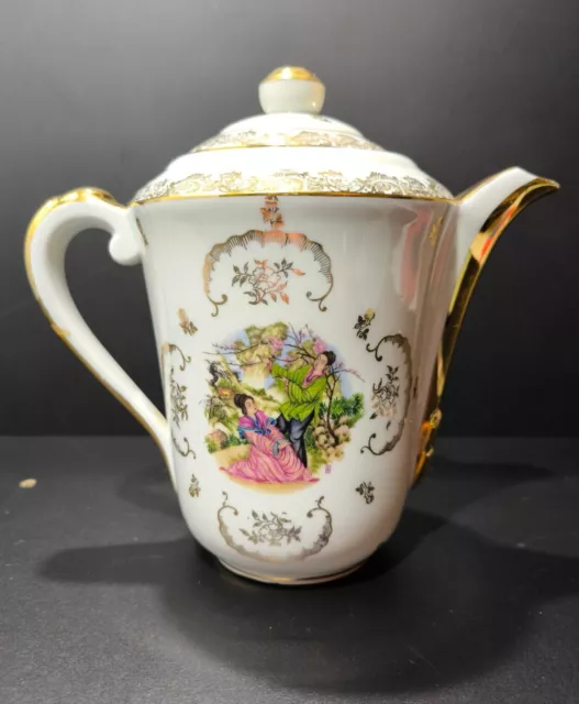 VERSEUSE CAFETIERE THEIERE EN PORCELAINE Véritable  DE LIMOGES . Scène Asiatique