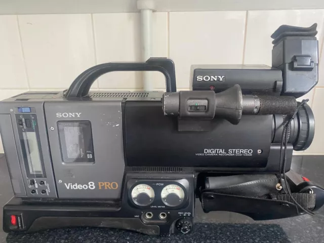 Sony CCD-V200E Professional Video8 Camcorder  Untested Please Read Description