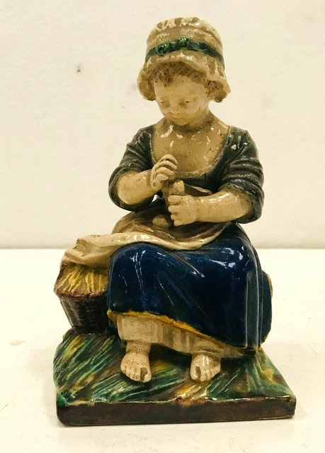 sculpture sujet en terre cuite emmaillé thème jeune fille . XX siècle .