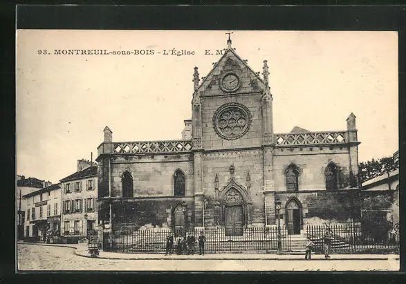 CPA Montreuil-underbois, L'Eglise