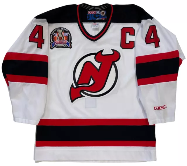 Scott Stevens New Jersey Devils UNSIGNED 8x10 Photo (A)