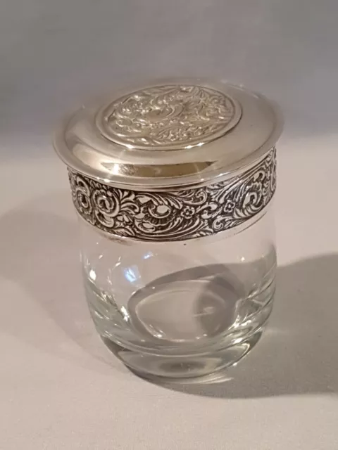 Betthupferl ? neues Glas mit altem, versilberten Deckel floral Durchbruch