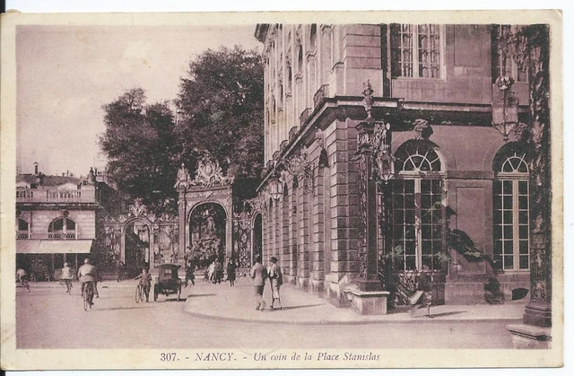 CPA 54 - NANCY Un coin de la Place Stanislas