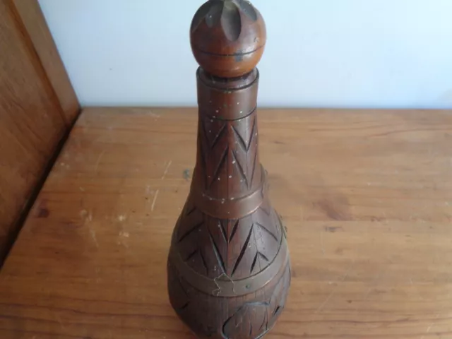 Ancienne BOUTEILLE à CIDRE, en bois sculpté, cerceaux en cuivre.