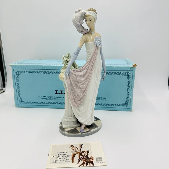 Lladro Socialite of the 20's Dama Charleston Large Spain Porcelain Statue 13.25"