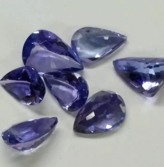 Pierres précieuses naturelles en vrac Tanzanites 2 forme de poire Tanzanites 1,50 cttw 60 $.  6 x 4 mm