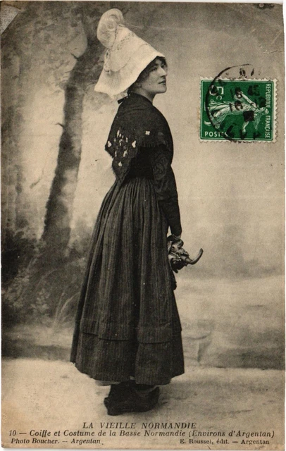 CPA La Vieille Normandie - Coiffe et Costume de la Basse Normandie. (435105)