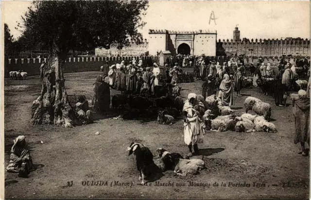 CPA AK OUDJDA Le Marché aux Moutons de la Portedes Tétes MAROC (689404)