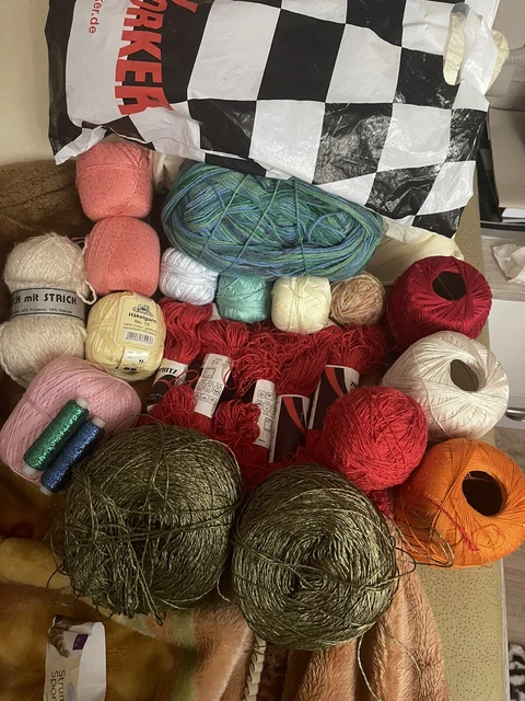 Strick Und Häkeln  Faden set ,  zirka 2,5 kilo, neu, 43 Teile