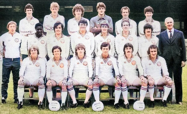 LEEDS UNITED FOOTBALL Team Photo>198081 Season £3.50 PicClick UK