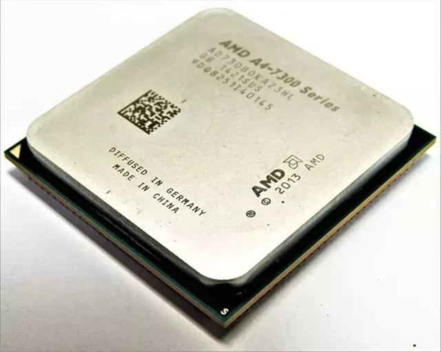 Processeur AMD A4-Series A4-3300 - AD33000JZ22GX (2.5GHz) - Socket FM1