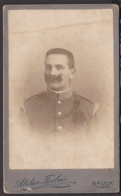 19043 Frühes Portrait Foto CDV KAB KuK Soldat Atelier Ferbus Bruck a.d. Leitha