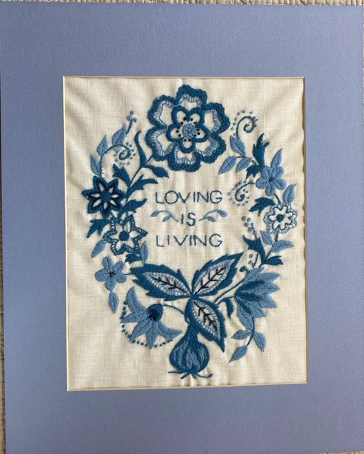Love is Living in Blue Crewel Puntada Completada Enmarañada Sin Enmarcar -22