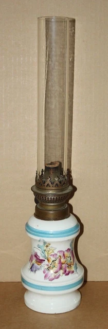 ANCIENNE LAMPE À pétrole en porcelaine décor floral. Avec Abat-jour Vintage. EUR 50,00 - FR