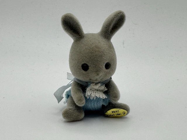 SYLVANIAN FAMILIES BABBLEBROOK Grey Rabbit Sitting Baby TOMY Gold ...