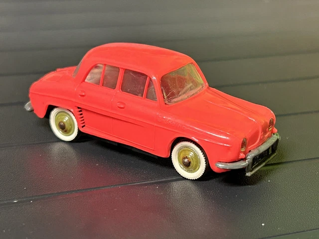 Norev plastique 1/43 renault 6 pour piece ou restauration