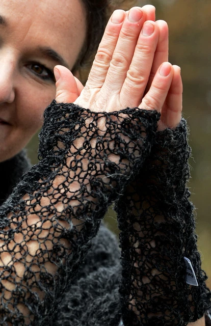 handstulpen armstulpen STULPEN HANDGESTRICKT,fast schwarz,anthrazit,lace ajour