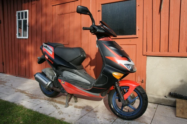 Aprilia SR 125 10kW 14.775,5km BJ2001 - ohne TÜV - unfallfrei - fahrbereit