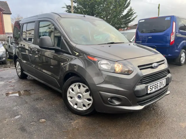 Ford Grand Tourneo Connect auto automatic wav wheelchair access disabled