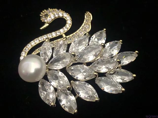 Pearl Brooch Pin Zircon-Inlaid Natural White Pearl Broche Pendant 18k GoldPlated